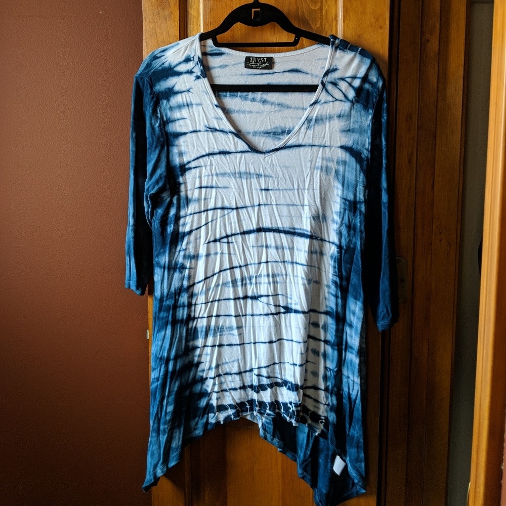 Tryst Tie-die Top